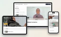 De bevalcursus op een laptop, tablet en telefoon